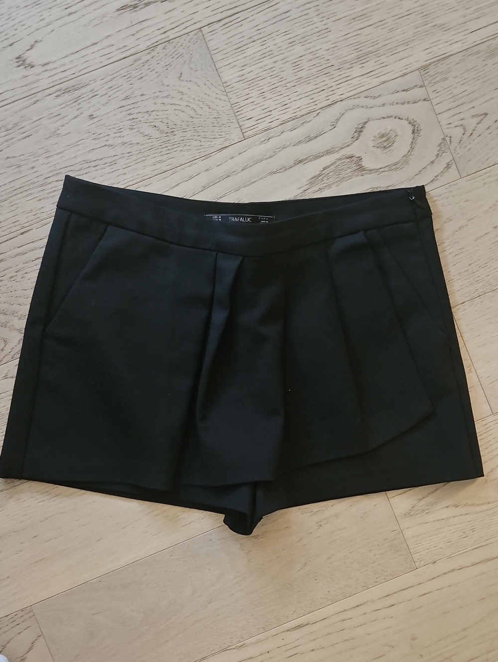 Zara Black Pleated Skort Shorts